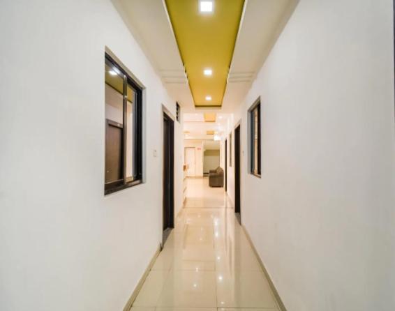 Amber Hotel Barmer エクステリア 写真